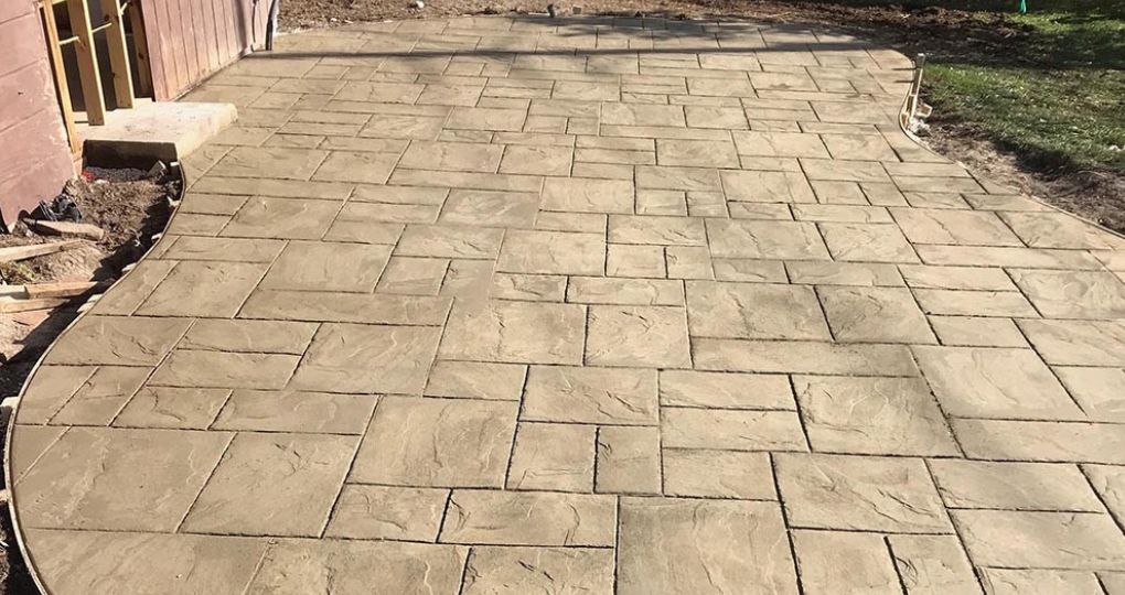 curte din beton amprentat